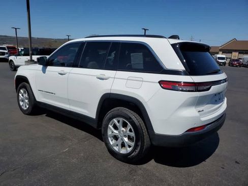 Used 2023 Jeep Grand Cherokee Limited AWD/4WD image 3