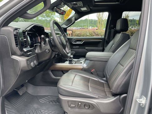Used 2025 Chevrolet Silverado 1500 High Country w/ Technology Package AWD/4WD image 4