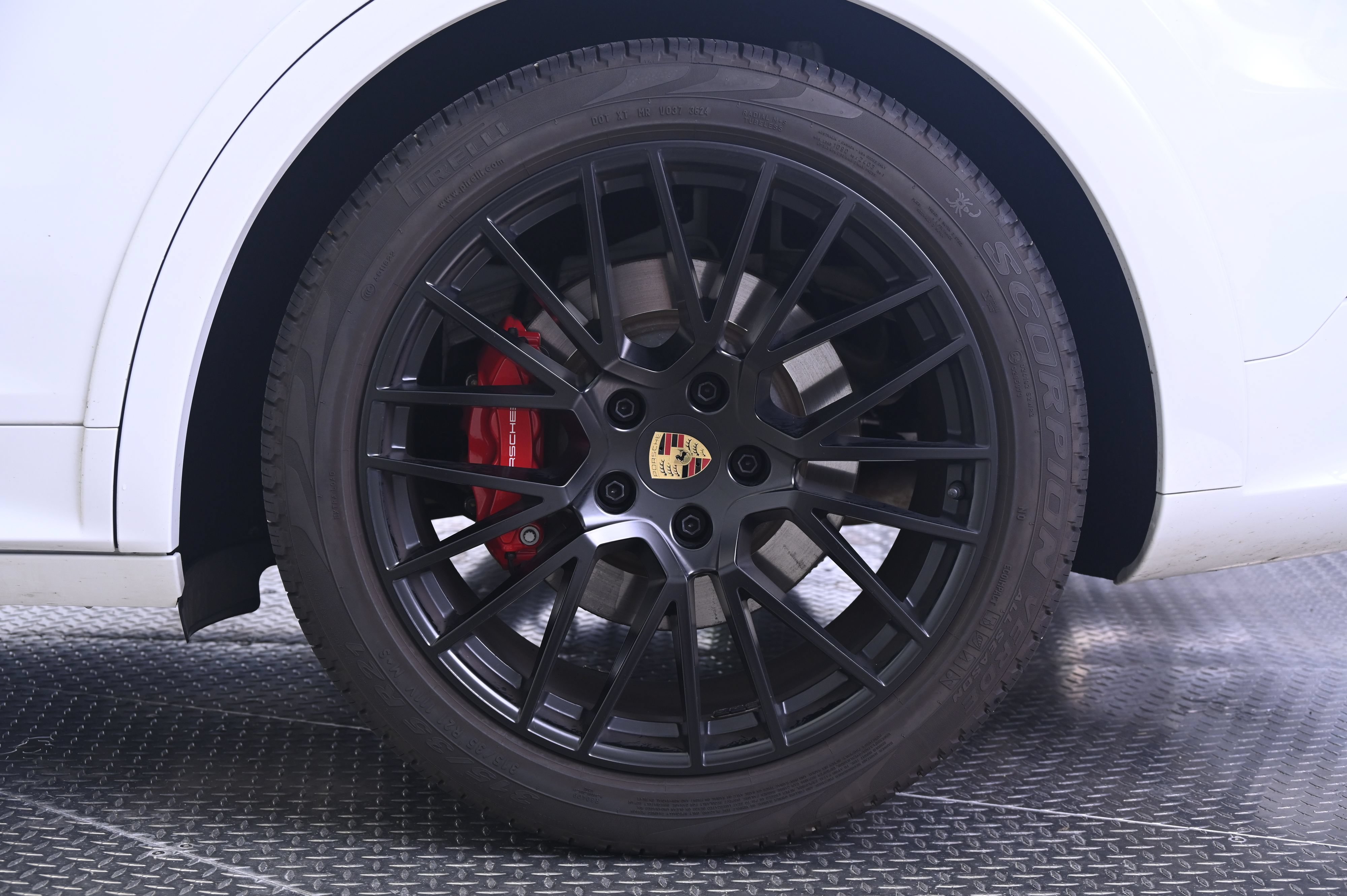 Certified 2023 Porsche Cayenne GTS AWD/4WD image 12