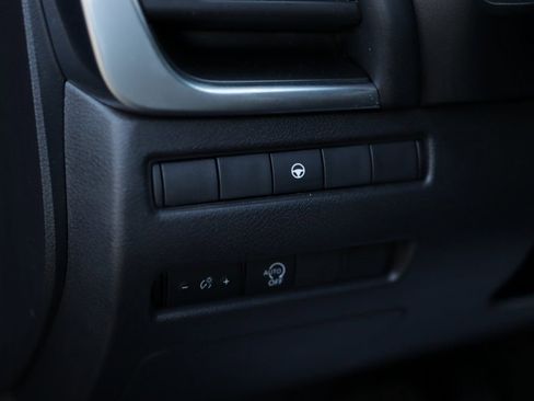 Used 2023 Nissan Rogue SV image 10