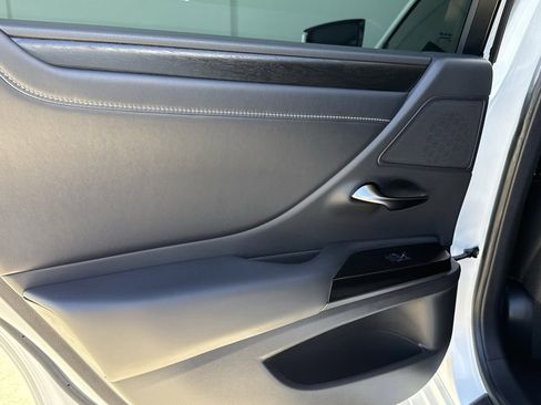 Used 2024 Lexus ES 300h w/ Premium Package image 25