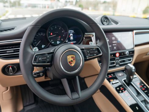 New 2026 Porsche Macan image 15