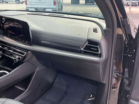Used 2026 Chevrolet Traverse LT FWD image 17