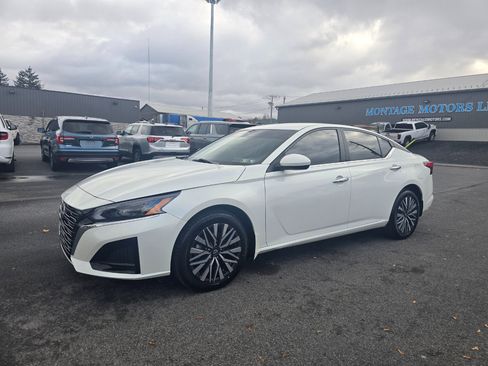 Used 2023 Nissan Altima 2.5 SV image 3