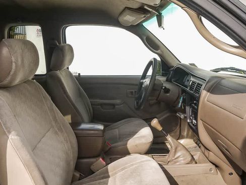Used 2002 Toyota Tacoma 2WD Xtracab image 11