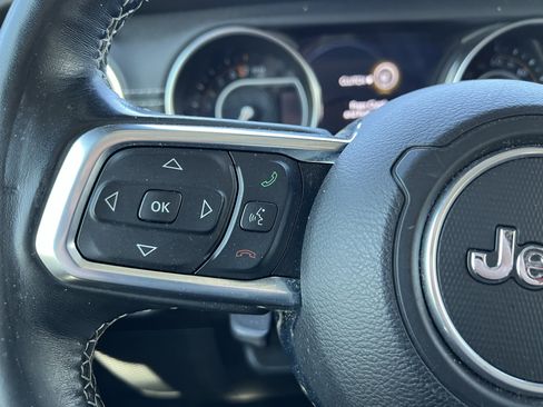 Used 2020 Jeep Wrangler Unlimited Sahara image 19