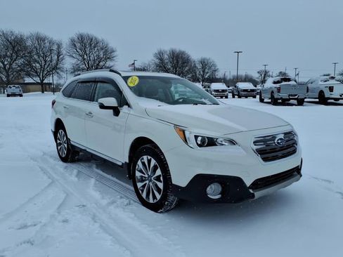 Used 2017 Subaru Outback 2.5i Touring image 3