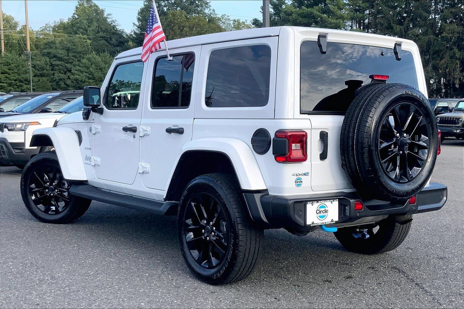 Used 2024 Jeep Wrangler Unlimited Sahara w/ Technology Group AWD/4WD image 11