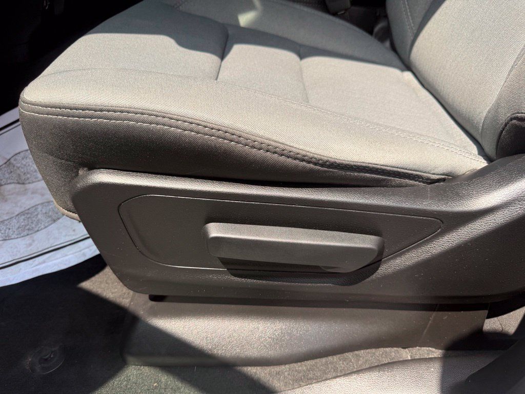 Used 2022 RAM 1500 Big Horn AWD/4WD image 16