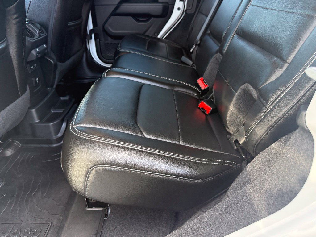 Used 2020 Jeep Wrangler Unlimited Sahara AWD/4WD image 34