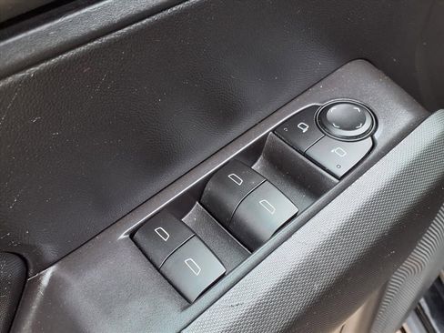 Used 2023 Chevrolet Colorado W/T image 18