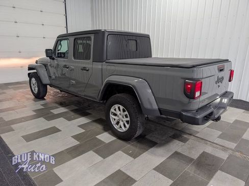 Used 2023 Jeep Gladiator Sport AWD/4WD image 2