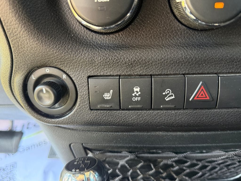 Used 2018 Jeep Wrangler Unlimited Sahara w/ Dual Top Group AWD/4WD image 35