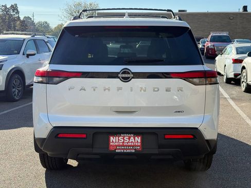 New 2025 Nissan Pathfinder SV image 7