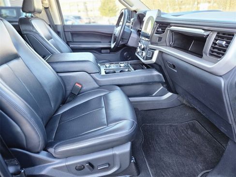 Used 2024 Ford Expedition XLT image 7
