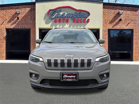 Used 2019 Jeep Cherokee Latitude Plus w/ Cold Weather Group image 5