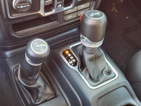 Used 2022 Jeep Wrangler Unlimited Sahara w/ Cold Weather Group image 11