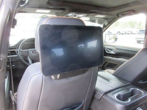Used 2024 GMC Yukon XL AT4 w/ Technology Package AWD/4WD image 16