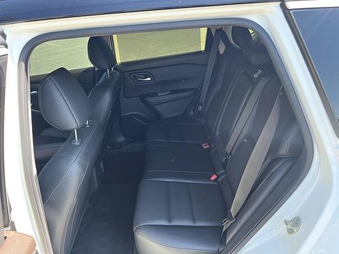 Certified 2023 Nissan Rogue SV w/ SV Premium B Package FWD image 14