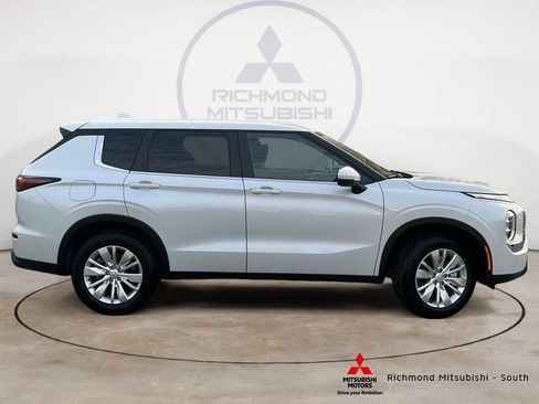 New 2026 Mitsubishi Outlander ES AWD/4WD image 2