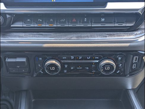 Used 2023 Chevrolet Silverado 1500 LTZ w/ Technology Package AWD/4WD image 31