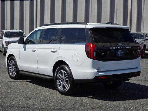 Used 2025 Ford Expedition Active image 2