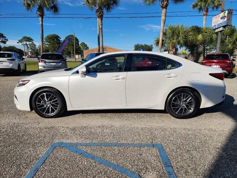 Used 2016 Lexus ES 350 w/ Luxury Package w/Wood Trim image 2