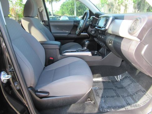 Used 2022 Toyota Tacoma SR5 w/ Technology Package RWD image 11