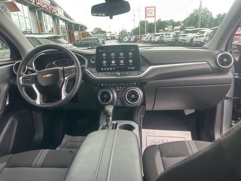Used 2025 Chevrolet Blazer LT FWD image 11