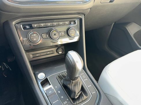 Used 2021 Volkswagen Tiguan SE image 22