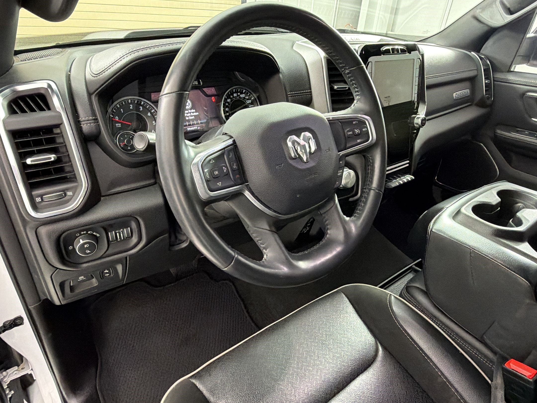 Used 2024 RAM 1500 Laramie AWD/4WD image 4
