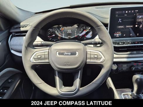 Used 2024 Jeep Compass Latitude AWD/4WD image 12