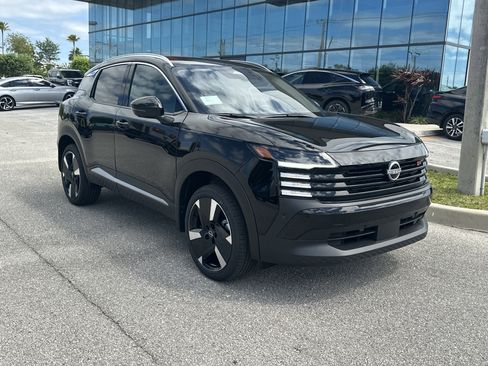 New 2026 Nissan Kicks SR FWD image 5