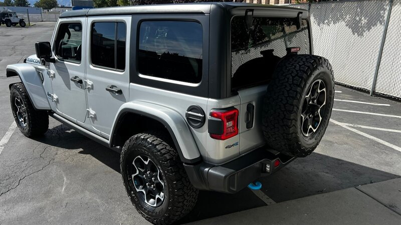 Used 2023 Jeep Wrangler Unlimited Rubicon 4xe w/ Cold Weather Group AWD/4WD image 5