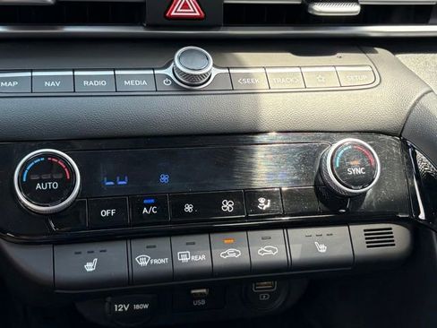 Used 2023 Hyundai Elantra SEL w/ Convenience Package FWD image 18