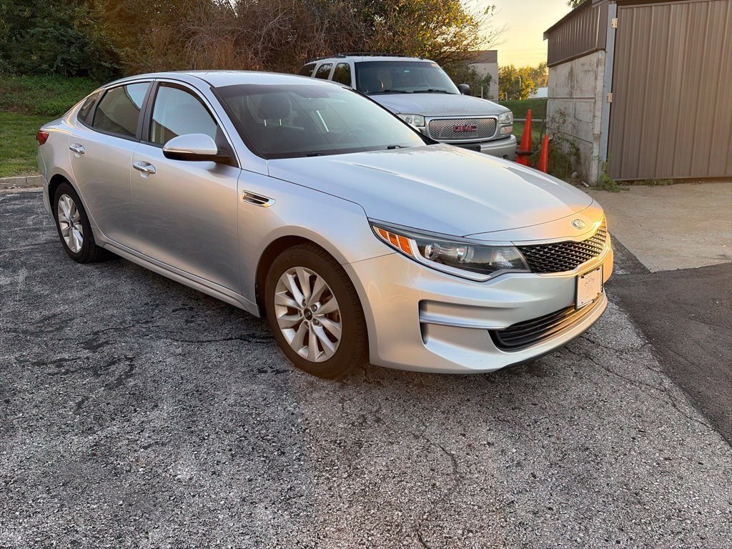 Used 2017 Kia Optima LX FWD image 3