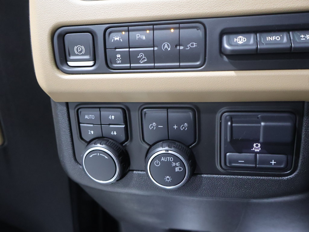 Used 2021 Chevrolet Tahoe Premier w/ Premium Package AWD/4WD image 36