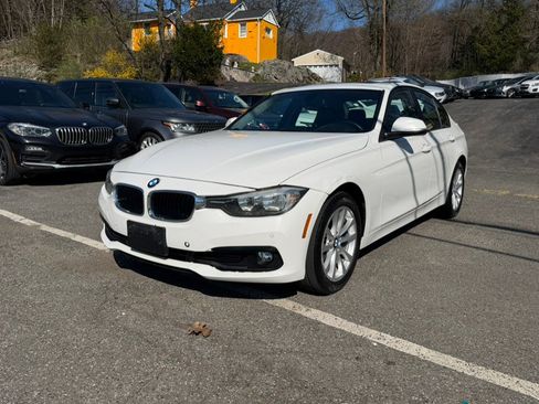 Used 2017 BMW 320i xDrive Sedan image 4