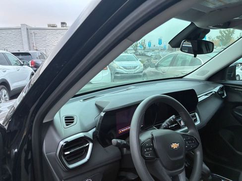 Used 2025 Chevrolet TrailBlazer LT image 32