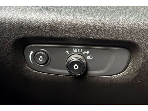 Used 2023 Chevrolet Traverse LT image 32