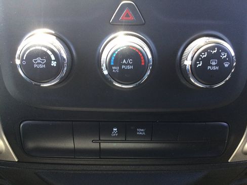 Used 2019 RAM 1500 Classic SLT AWD/4WD image 30