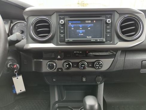 Used 2017 Toyota Tacoma SR5 image 22