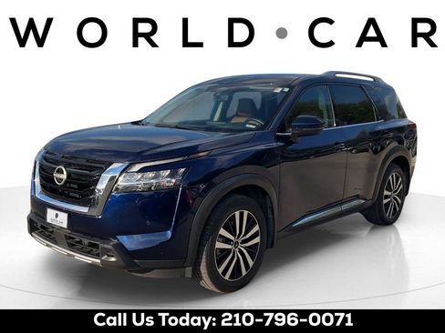 Used 2023 Nissan Pathfinder Platinum w/ Cargo Package image 7