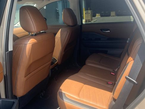 Used 2023 Nissan Pathfinder Platinum w/ Cargo Package AWD/4WD image 6