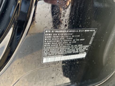 Certified 2023 Volkswagen Tiguan SE R-Line image 33