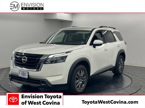 Used 2025 Nissan Pathfinder SV FWD image 1