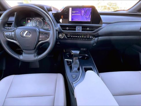 Used 2023 Lexus UX 250h FWD image 14