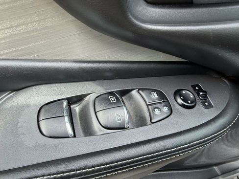 Used 2016 Nissan Murano Platinum w/ Platinum Technology Package FWD image 24