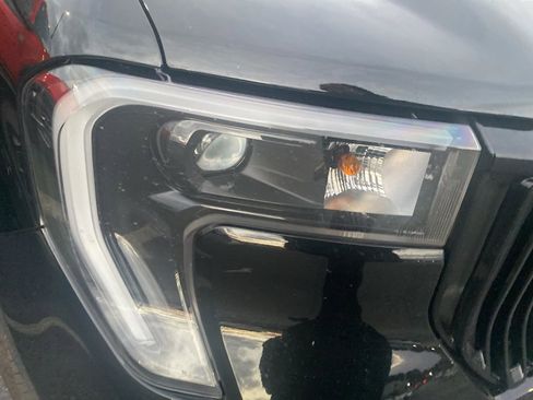 Used 2025 Ford Maverick Lobo image 11