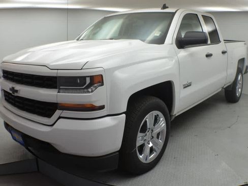 Used 2019 Chevrolet Silverado 1500 Custom w/ Texas Edition AWD/4WD image 4